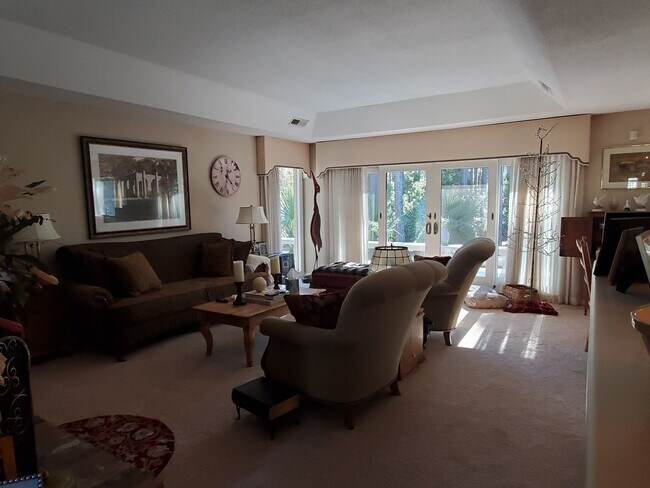 Building Photo - 6 Club Course Ln