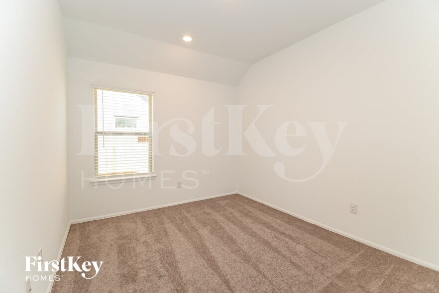 Building Photo - 3037 Newcastle Crst Ln