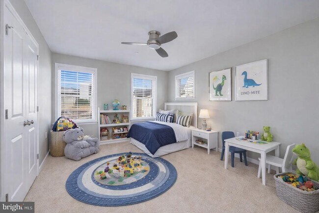 Building Photo - 412 Woodcrest Dr SE