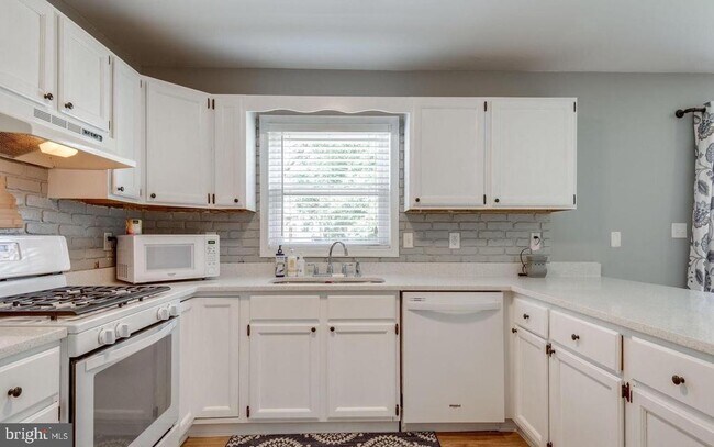 Building Photo - 10121 Cheswick Ct