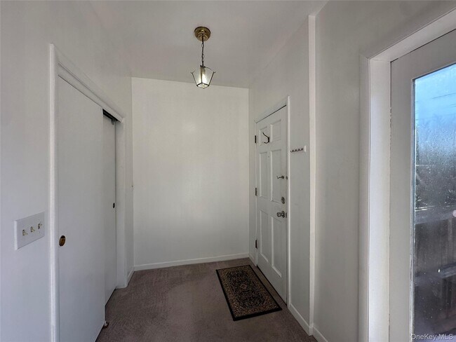 Building Photo - 165 Ulster Ave