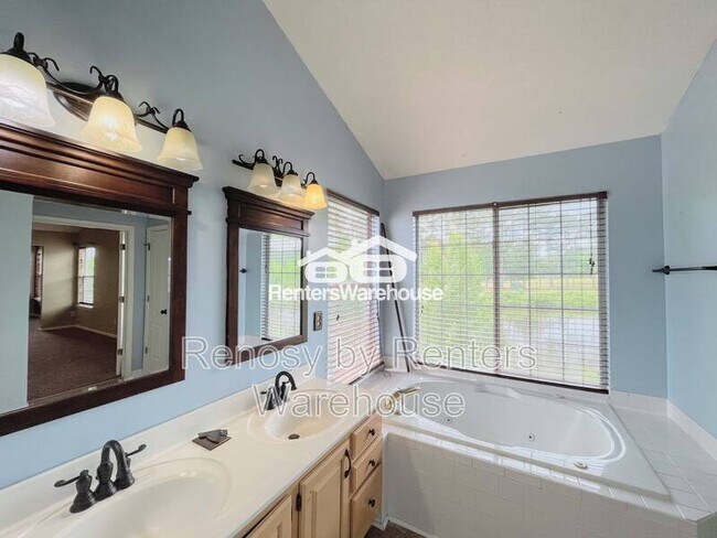 Building Photo - 601 Whisper Walk