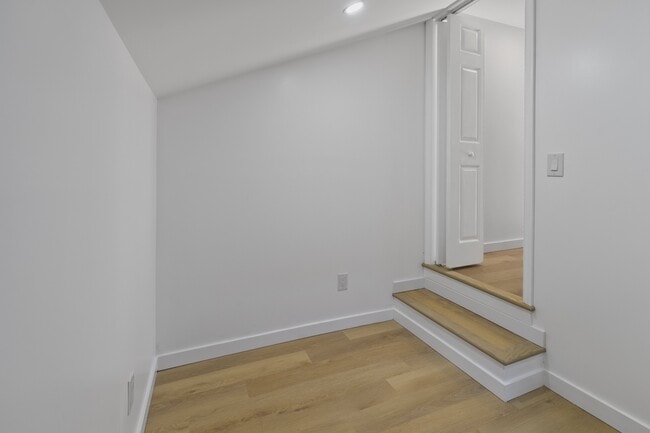 Building Photo - 105 S Poppleton St