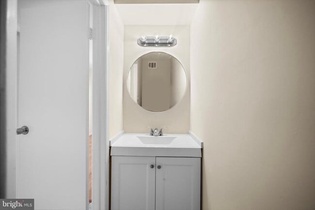 Building Photo - 14797 Tamarack Pl