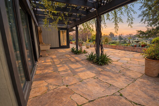 Building Photo - 1118 Marina Cir