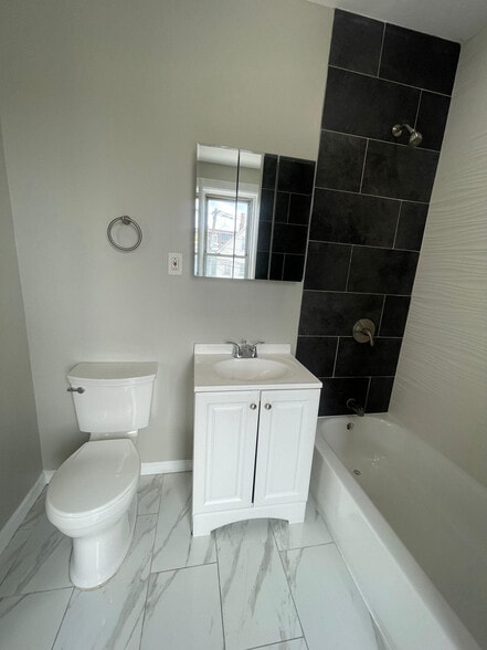 Building Photo - 18 Atlantic St