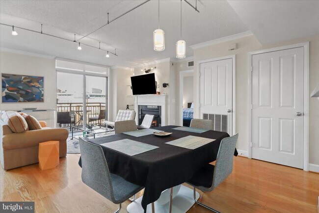 Building Photo - 1220 N Fillmore St