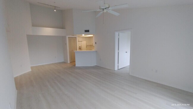 Building Photo - 4155 N Haverhill Rd