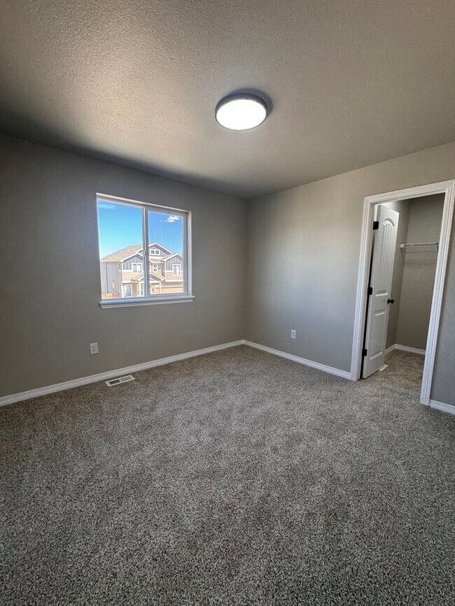 Building Photo - 10885 Matta Dr