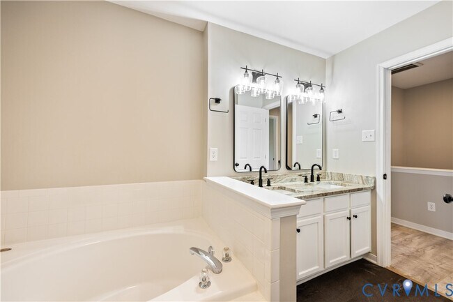 Building Photo - 2805 Queensland Dr