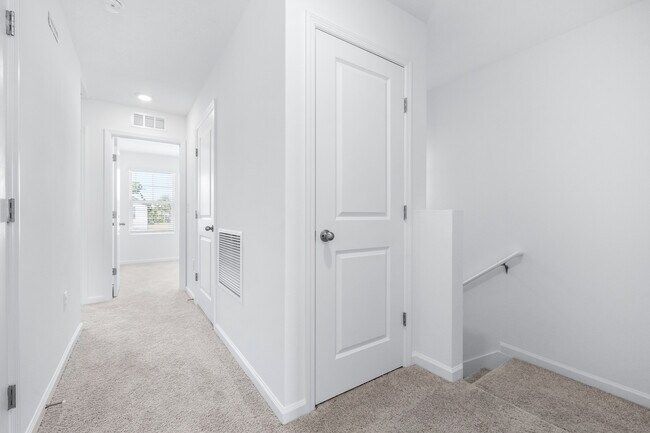Building Photo - 3265 Vesara Dr