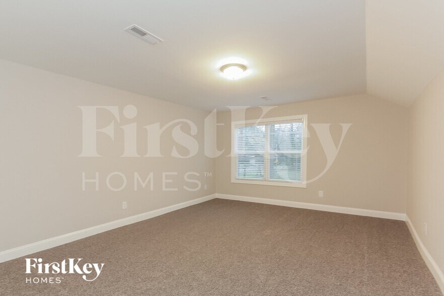 Building Photo - 1520 Longbow Dr