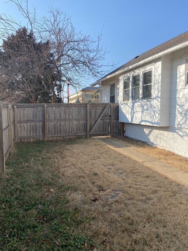 Building Photo - 2080 SW Washburn Ave