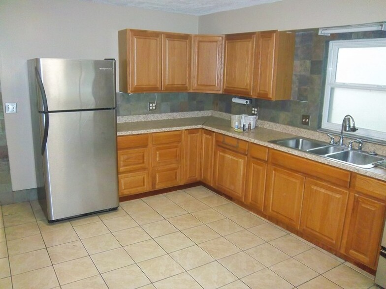 Building Photo - 407 S 100 E