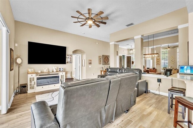 Building Photo - 9957 Oak Quarry Dr