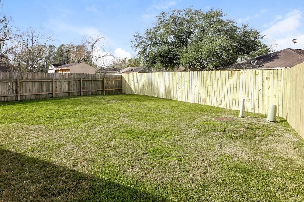 Building Photo - 5207 Riverwood Dr