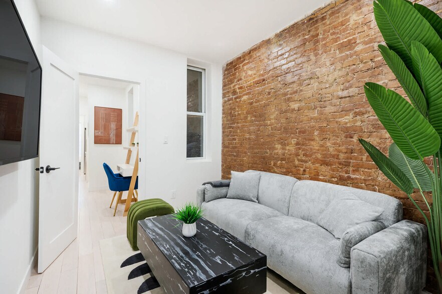 Building Photo - 501 E 83rd St