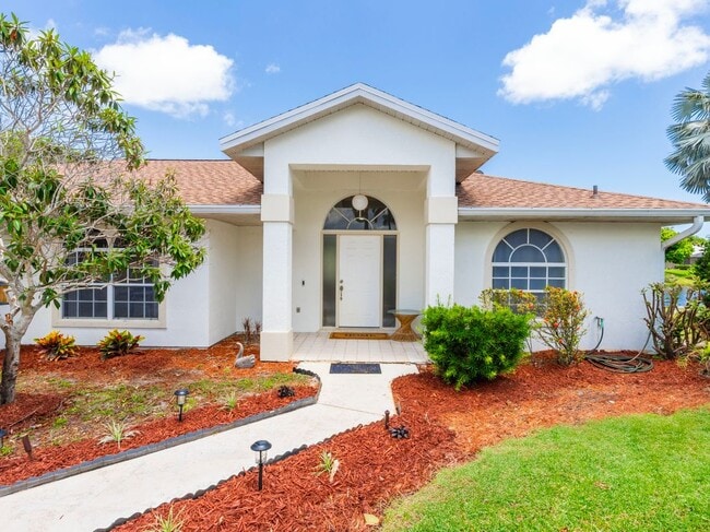 Building Photo - 1123 SW Oak Hollow Ct