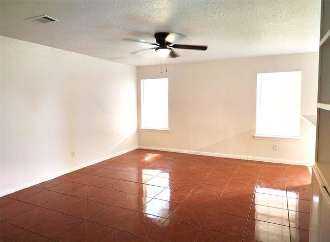 Building Photo - 13835 Purplemartin St
