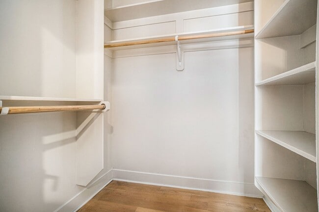 Building Photo - Modern 1 Bedroom, 1 Bath Apartment Home  Located In Historic Westport