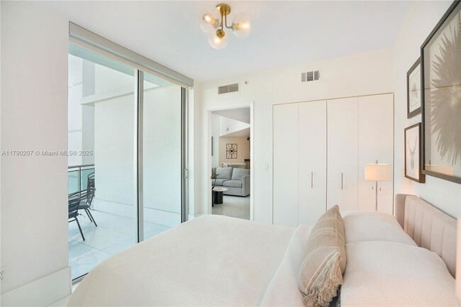 Building Photo - 350 S Miami Ave