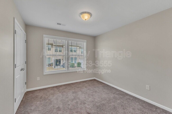 Building Photo - 1121 Latitude Dr