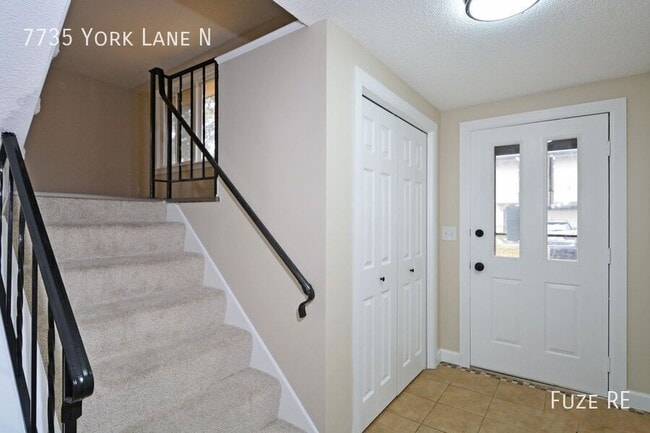 Building Photo - 7735 York Ln N