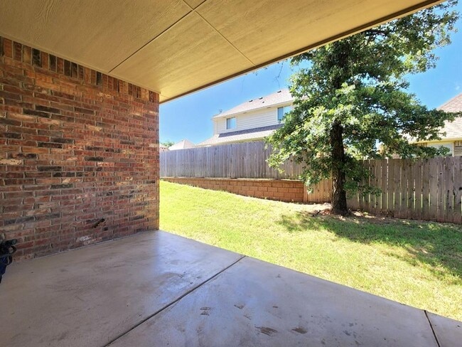 Building Photo - 2308 Paraiso Way