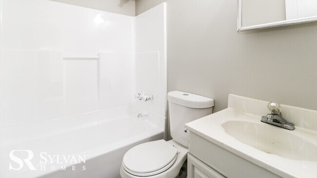 Building Photo - Nice 4BR 1.5BA Brick Home