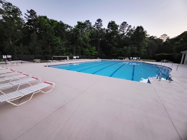 Building Photo - 366 Crandon Rd