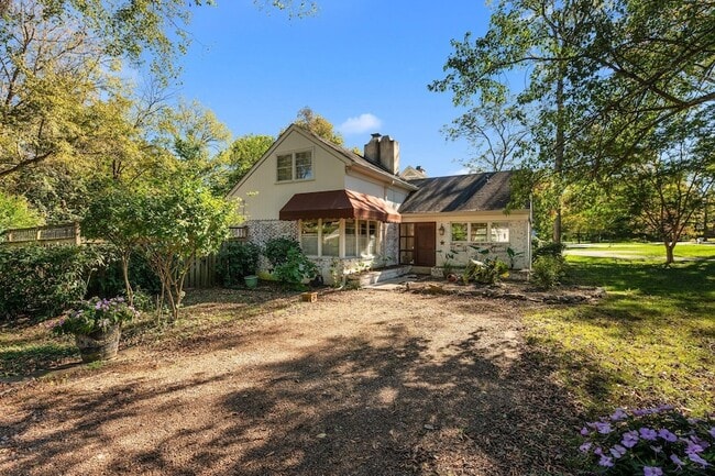 Building Photo - 201 Brookfield Ave