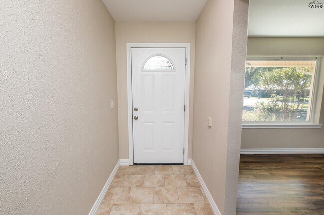 Building Photo - 1046 Jan Lee Dr