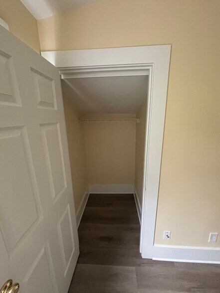 Building Photo - 651 W 12th Ave