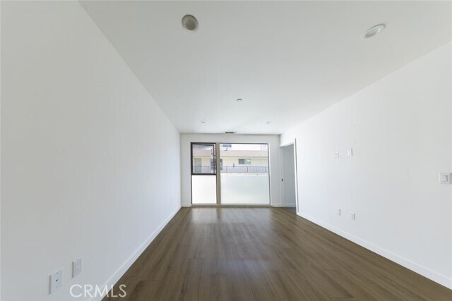 Building Photo - 534 E San Jose Ave