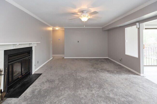 Building Photo - 10-B SUMAC CT