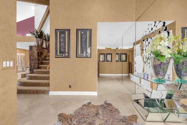 Building Photo - 216 W Kavenish Dr