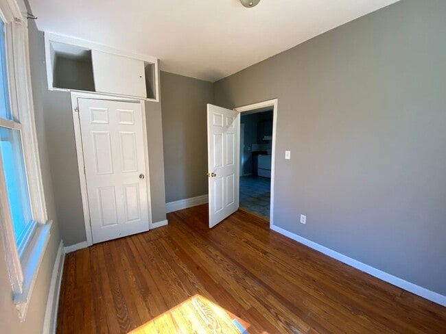 Building Photo - 3419 Carolina Ave