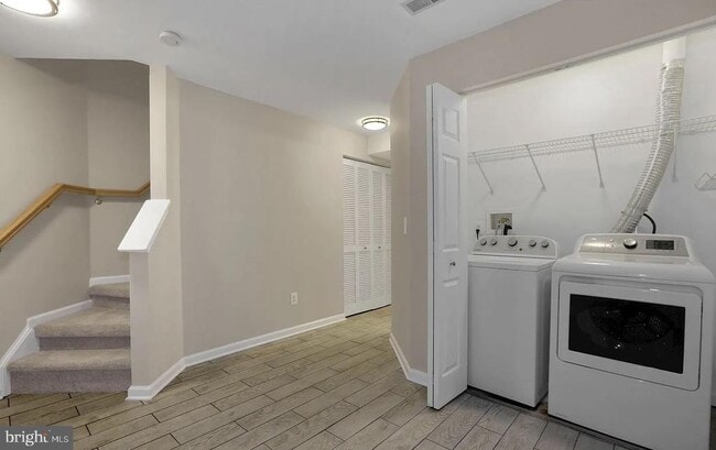 Building Photo - 15592 Three Otters Pl