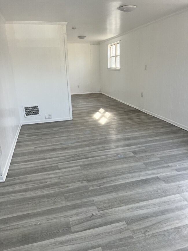 Building Photo - 51 Madison Dr