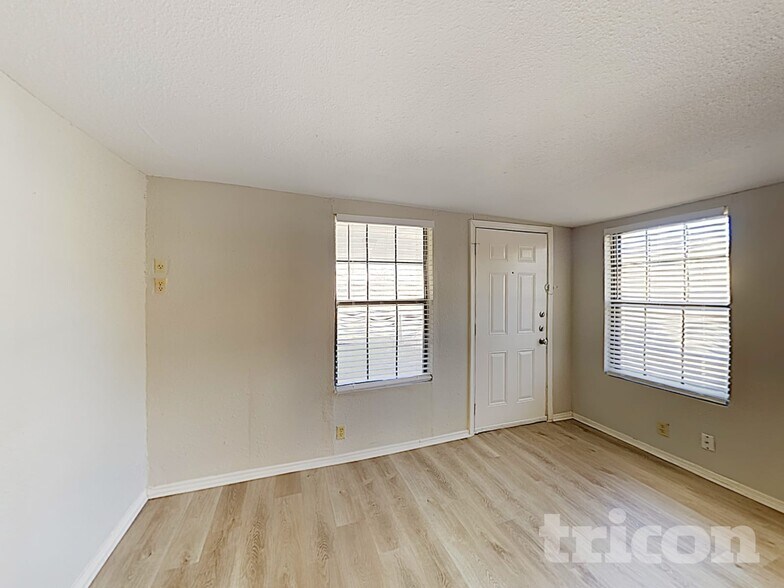 Building Photo - 835 Live Oak Dr