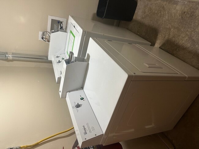 Building Photo - 8805 N Dee Rd