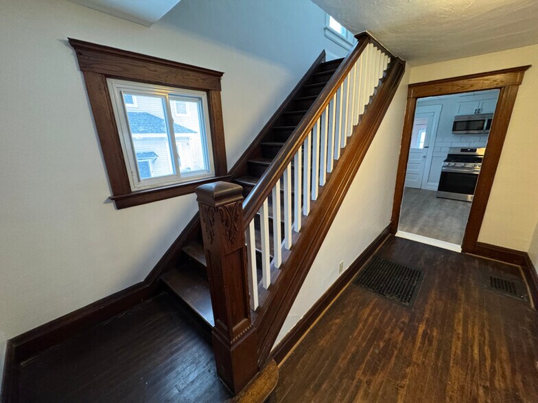 Building Photo - 290 Ross Park