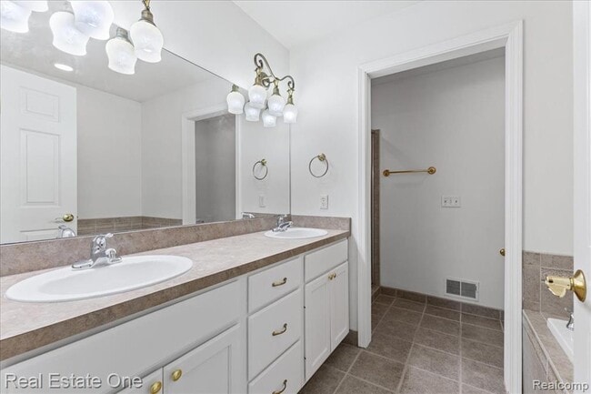 Building Photo - 2475 Horace St