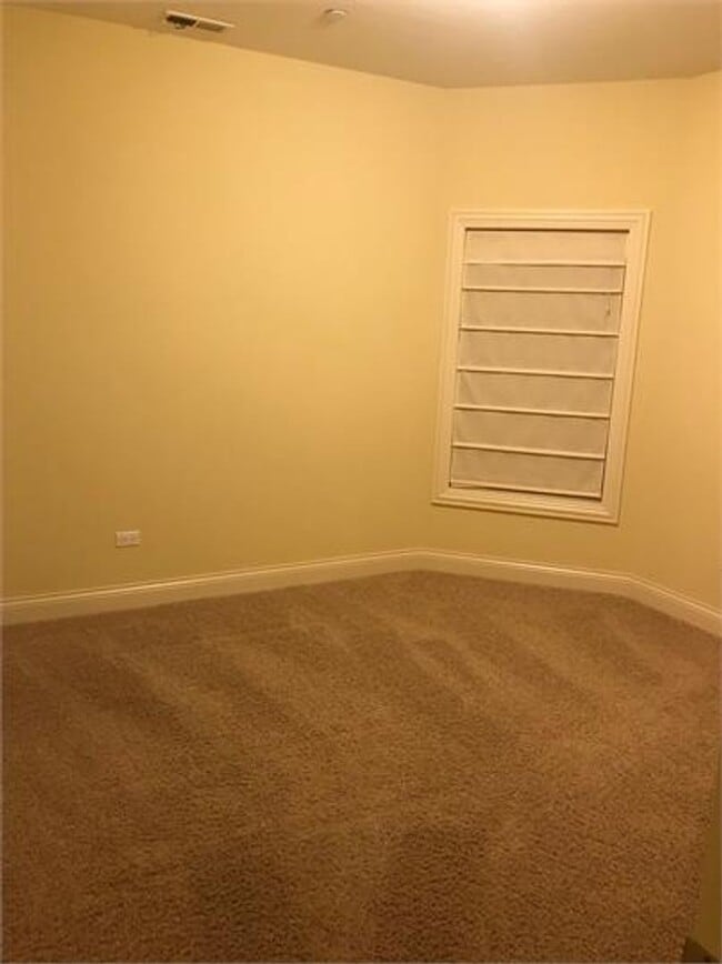 Building Photo - 7412 Madison St