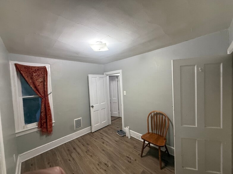 Building Photo - 212 Mannion Ave