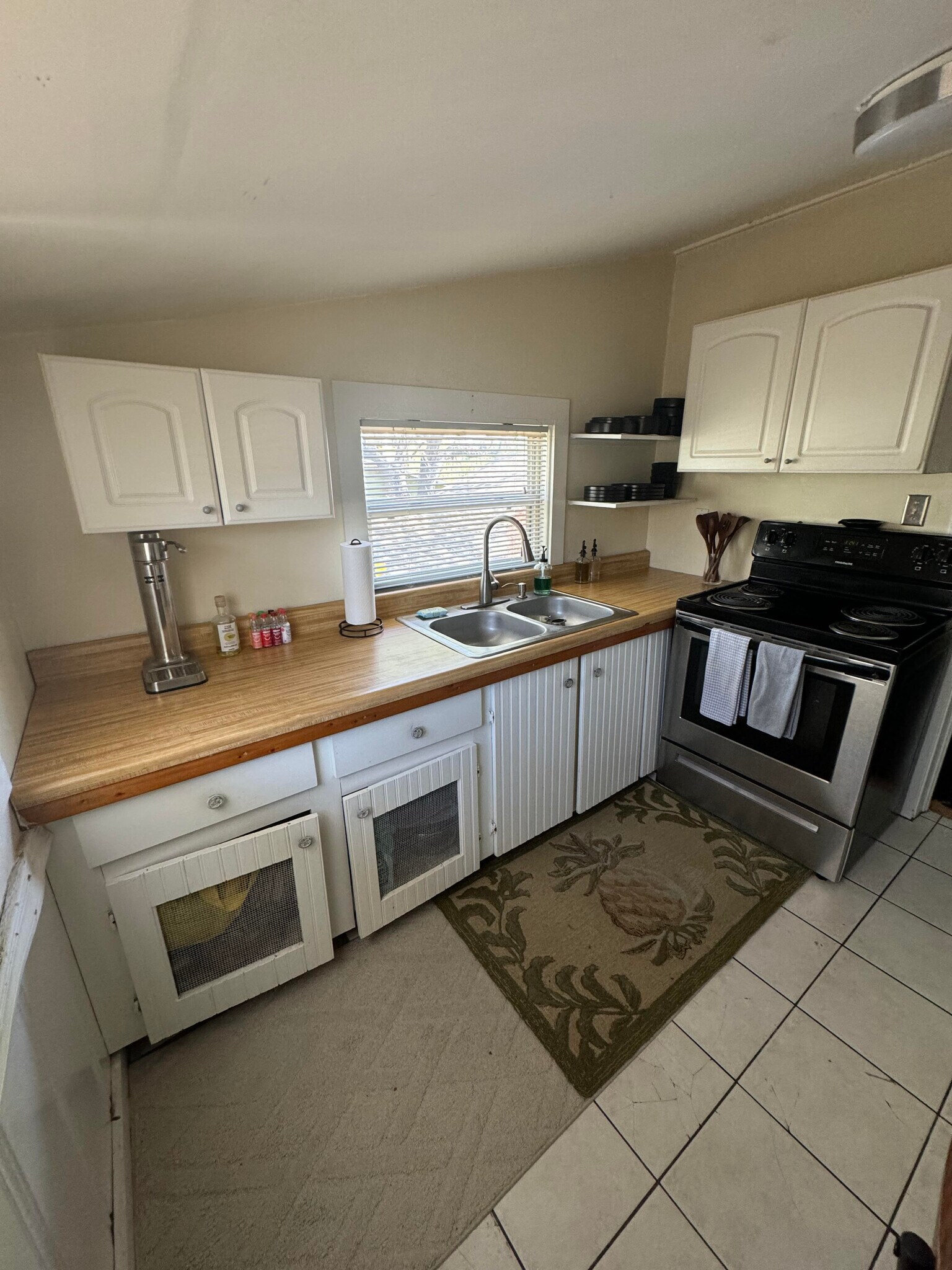 Building Photo - 215 S Howard Ave