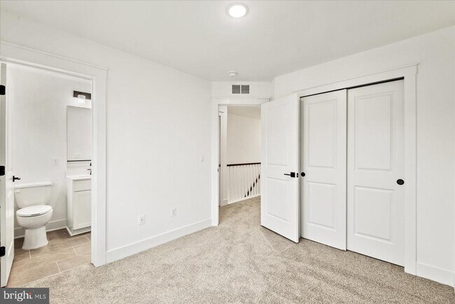 Building Photo - 9407 Pacific Elm St