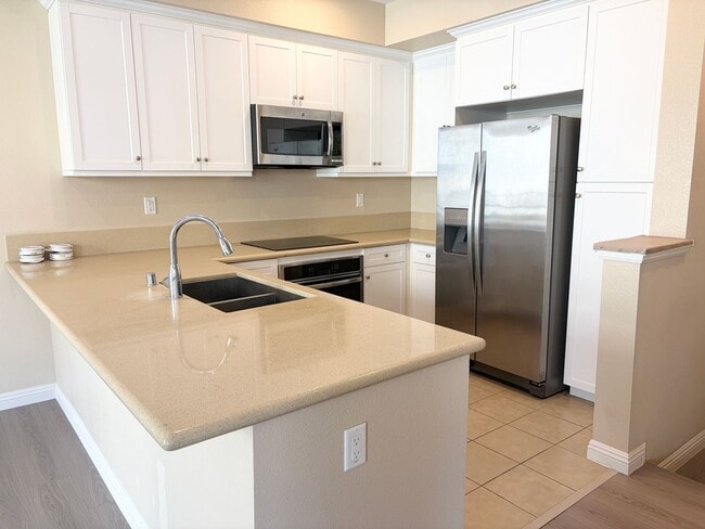 Building Photo - Stylish 3-Story Townhome with Balcony & Open-Concept Living