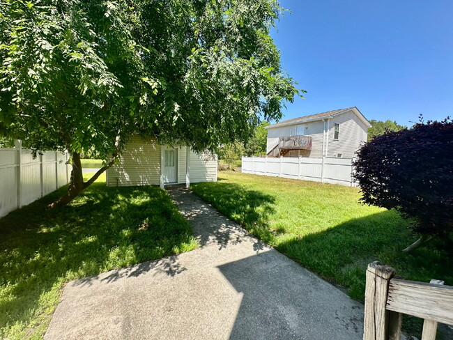 Building Photo - Bluffton Park Home Across from the Park wi...