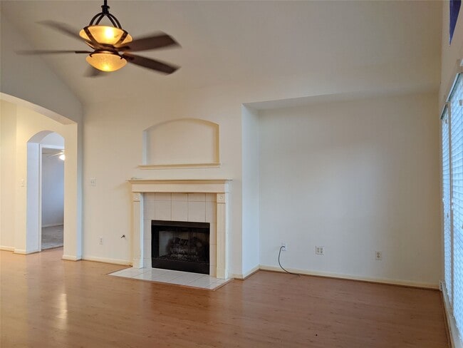Building Photo - 2810 Foxden Dr